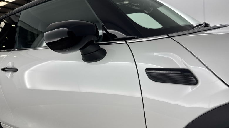 MINI Hatchback 1.5 Cooper Sport Premium 3dr Auto Petrol Hatchback